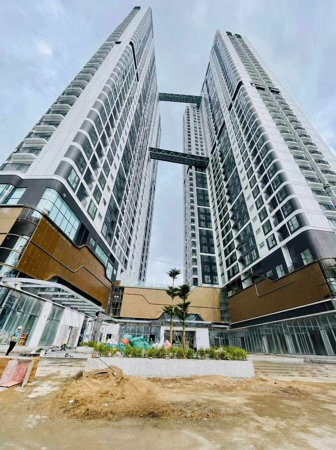 Không gian gian bếp và phòng ăn ấm cúng bàn giao tại căn hộ 1PN The Emerald 68