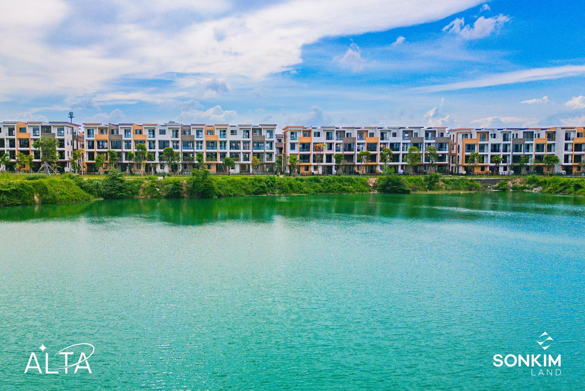 Hình ảnh thực tế dãy biệt thự villa ven hồ sinh thái The 9 Stellars