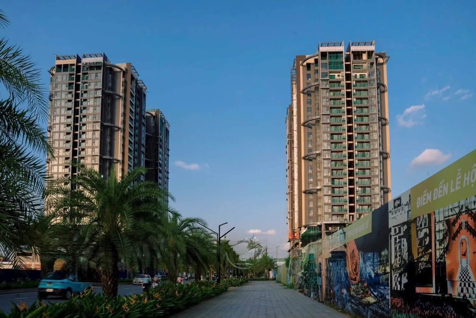 Không gian phố đi bộ sân vườn xanh mát dưới chân hai tháp căn hộ Masteri Grand View