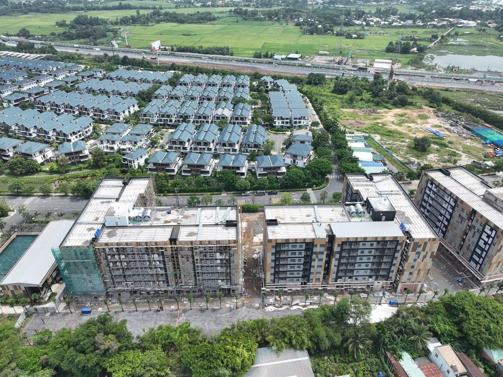 Tiến độ xây dựng cất nóc thực tế các tòa nhà căn hộ iD Town Long Thành