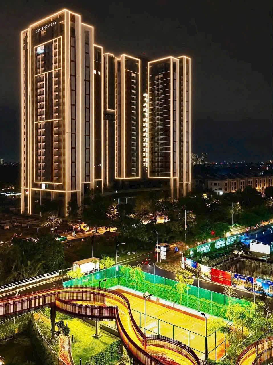Hệ thống chiếu sáng nghệ thuật ban đêm và công viên cầu đi bộ Essensia Sky