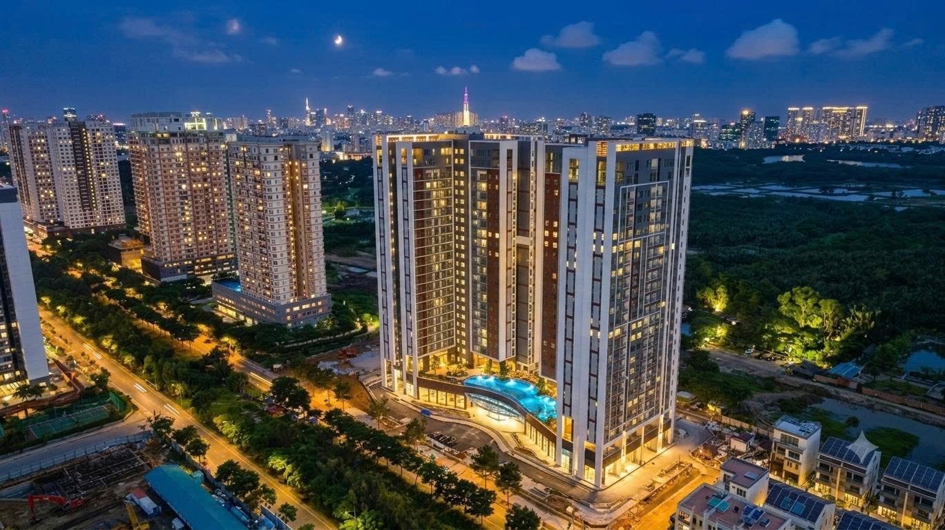 Toàn cảnh hai tòa tháp Essensia Sky và đại đô thị Dragon City rực rỡ ban đêm